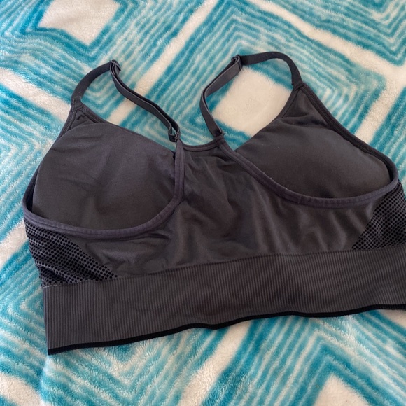 Sports bra - Picture 2 of 2